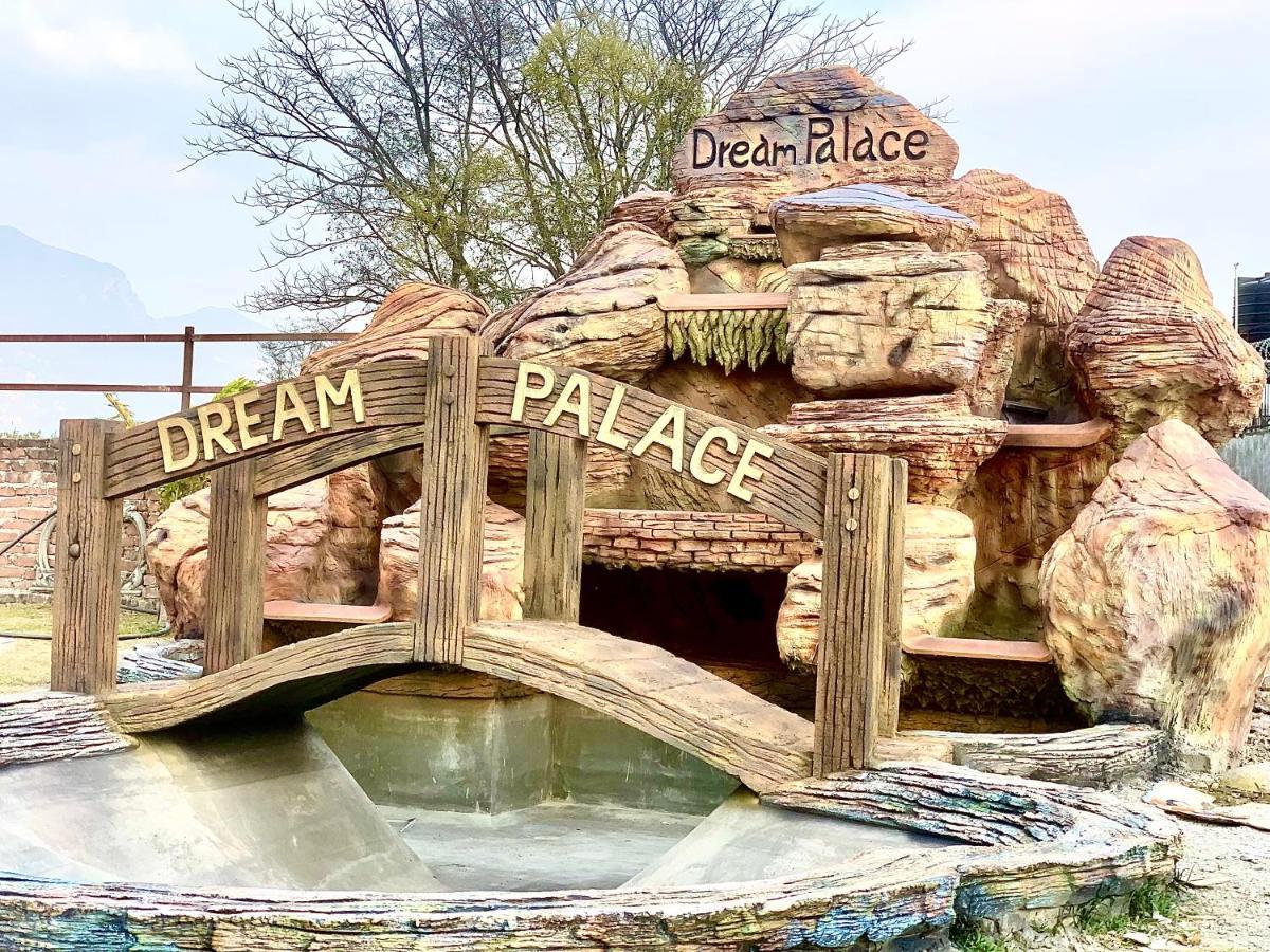 Dream Palace Resort Katmandou Extérieur photo
